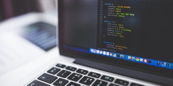 gray laptop computer showing html codes in shallow focus 160107 | Lamianow.gr