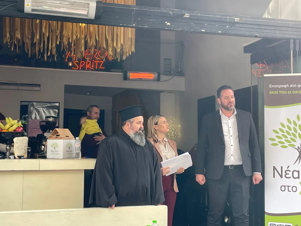 ΠΑΤΗΡ ΚΩΝΣΤΑΝΤΙΝΟΣ ΠΑΝΑΓΙΩΤΑ ΔΙΑΜΑΝΤΗ ΔΗΜΑΡΧΟΣ ΚΑΡΠΕΝΗΣΙΟΥ ΧΡΗΣΤΟΣ ΚΑΚΑΒΑΣ.jpg | Lamianow.gr